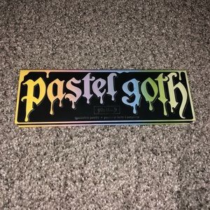 Pastel goth Kat Von D
